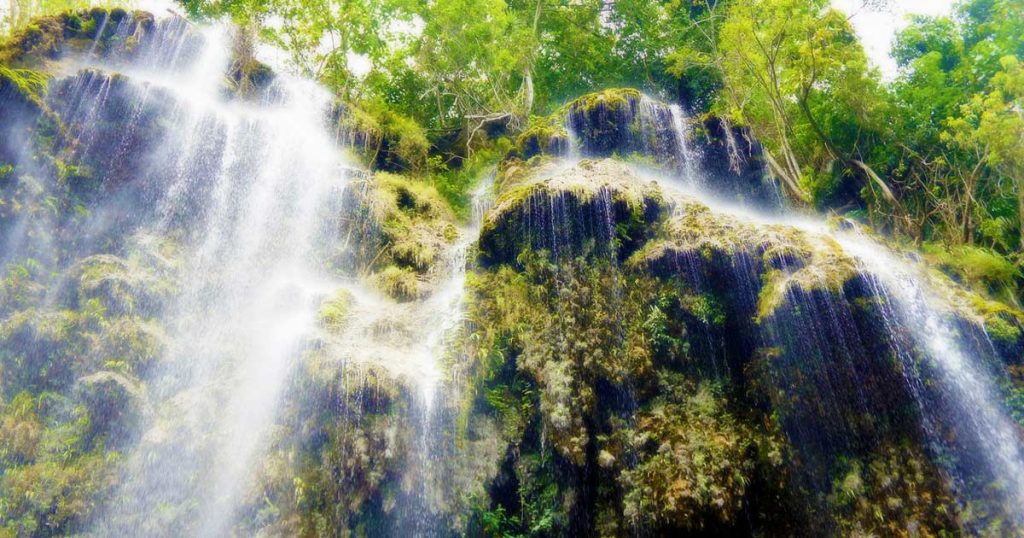 Tumalog-Falls-In-Oslob,-Cebu