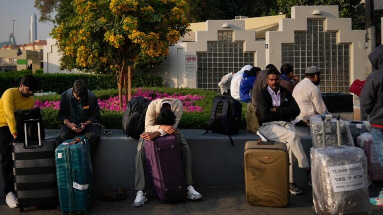 Airlines Rescue Stranded Tourists Amid Middle East Crisis